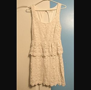 🏷️2/$15 Urban Outfitters Open Back Lace Dress